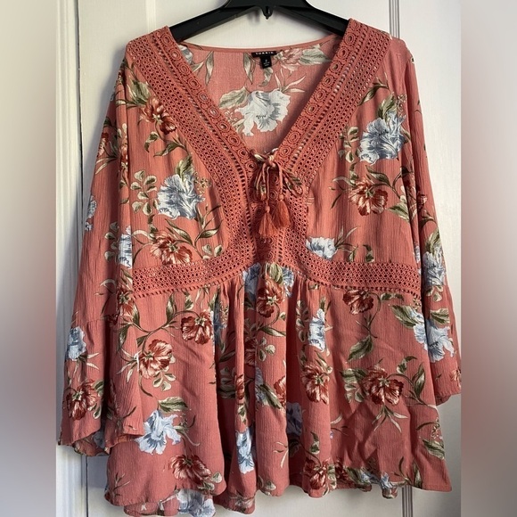 Torrid Floral Blouse with lace, tassel and bell sleeves. Size: 2X - Picture 1 of 11